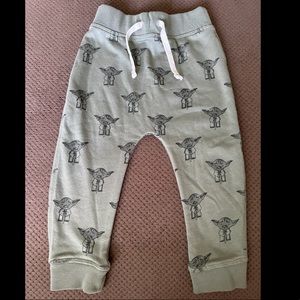 BabyGAP Star Wars baby Yoda harem joggers. Size 18-24 months